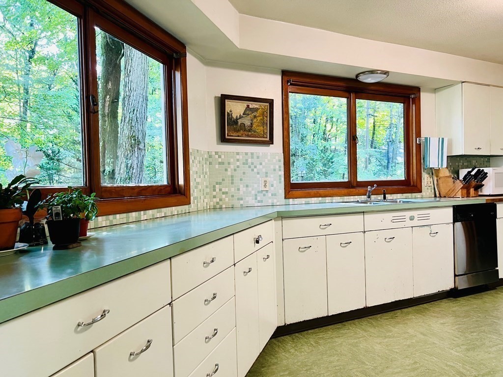 164 Red Gate Lane Amherst, MA 01002 - Photo 14 of 32 Gallery Image 14