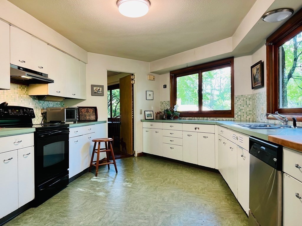 164 Red Gate Lane Amherst, MA 01002 - Photo 16 of 32 Gallery Image 16