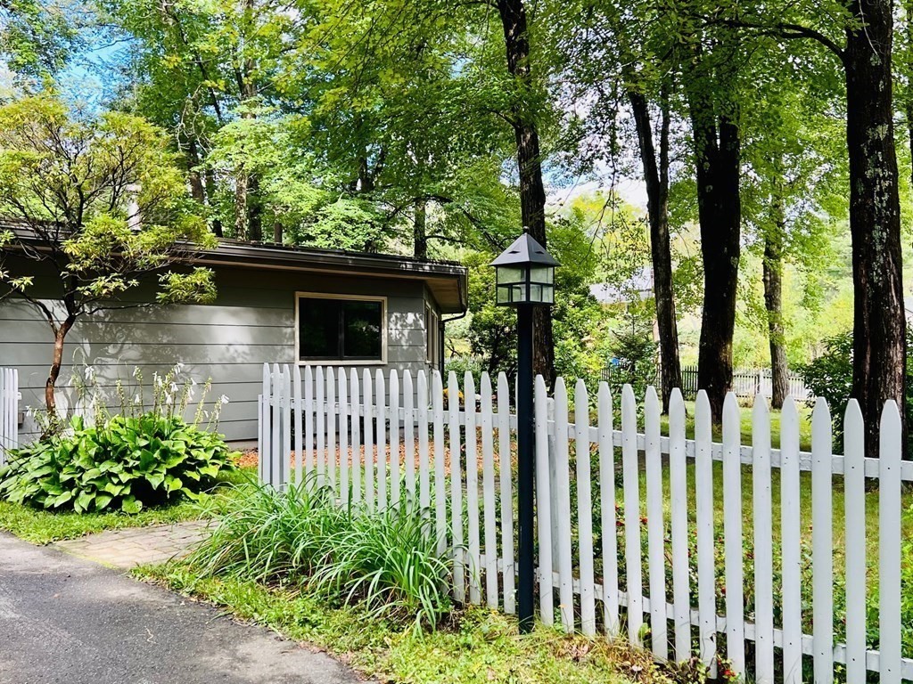 164 Red Gate Lane Amherst, MA 01002 - Photo 2 of 32 Gallery Image 2