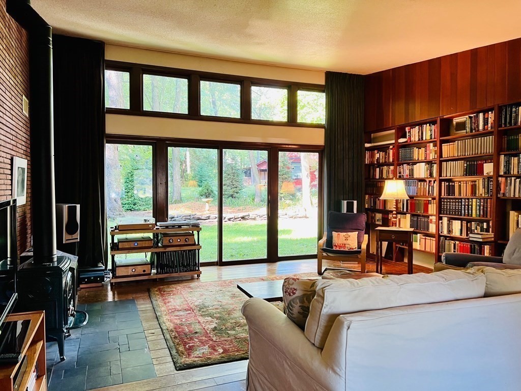 164 Red Gate Lane Amherst, MA 01002 - Photo 7 of 32 Gallery Image 7