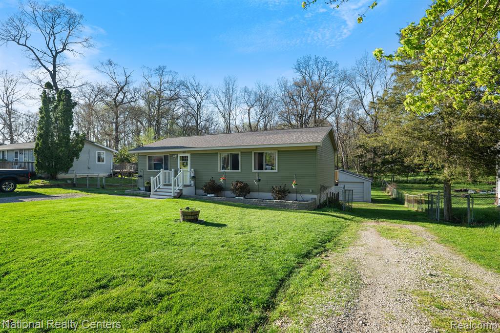 652 Snyder Road Highland, MI 48357 - Photo 3 of 36