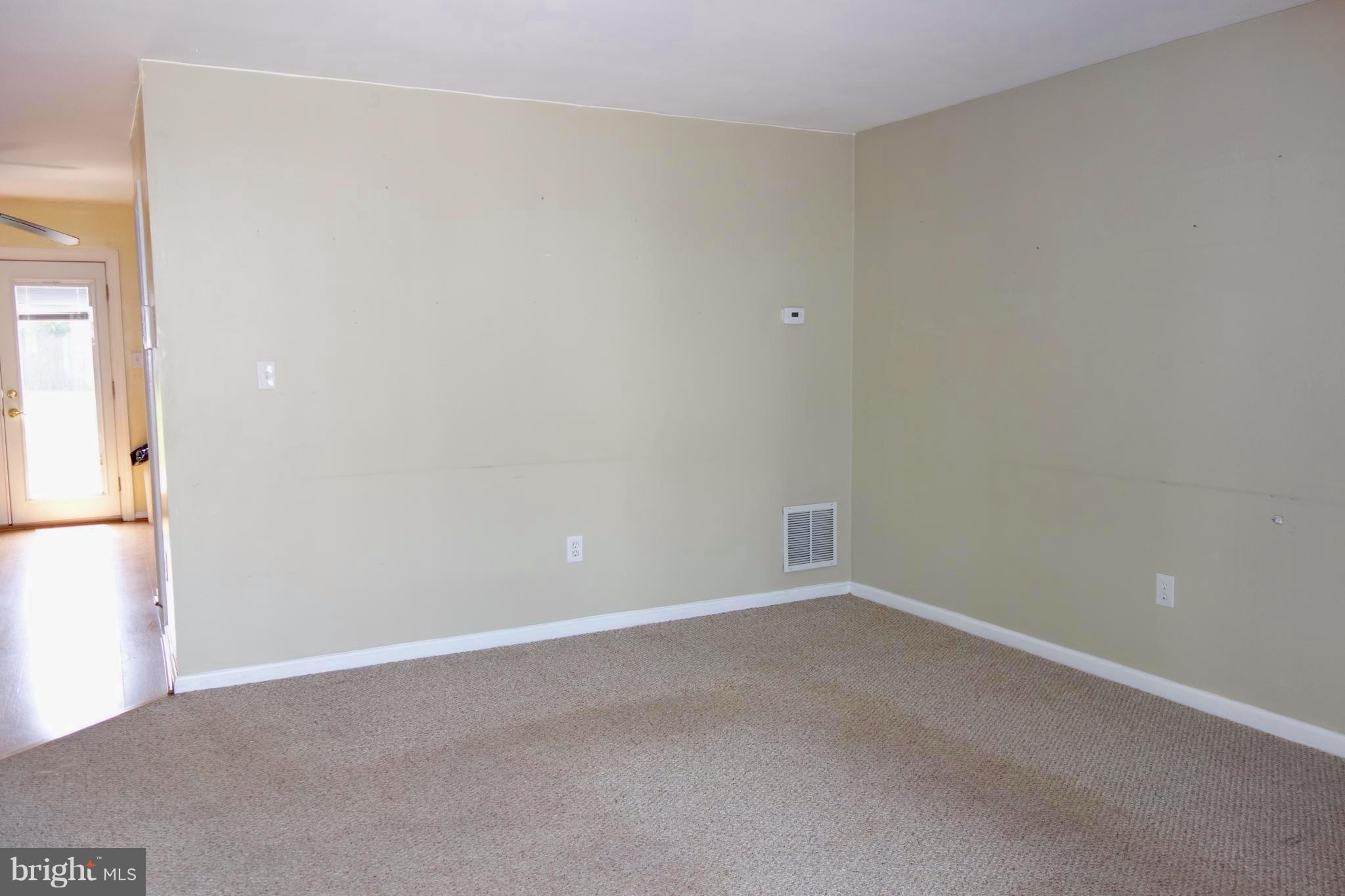 1101 Inner Circle Baltimore, MD 21225 - Photo 3 of 20 Living Room