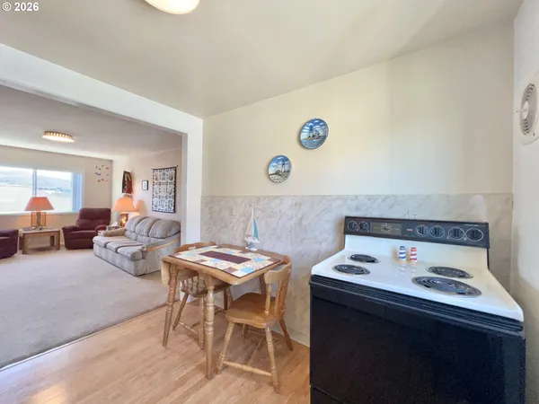 $295,000 | 40 Avenue U, Unit 63, Seaside, OR 97138