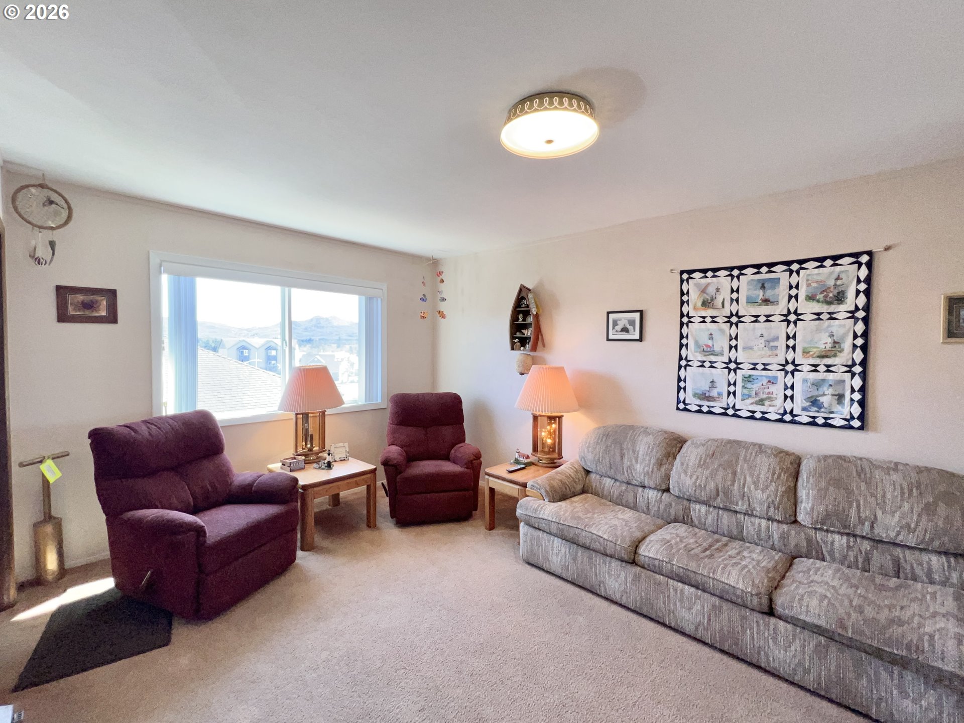 40 Avenue U, Unit 63 Seaside, OR 97138 - Photo 3 of 45 a living room with furniture