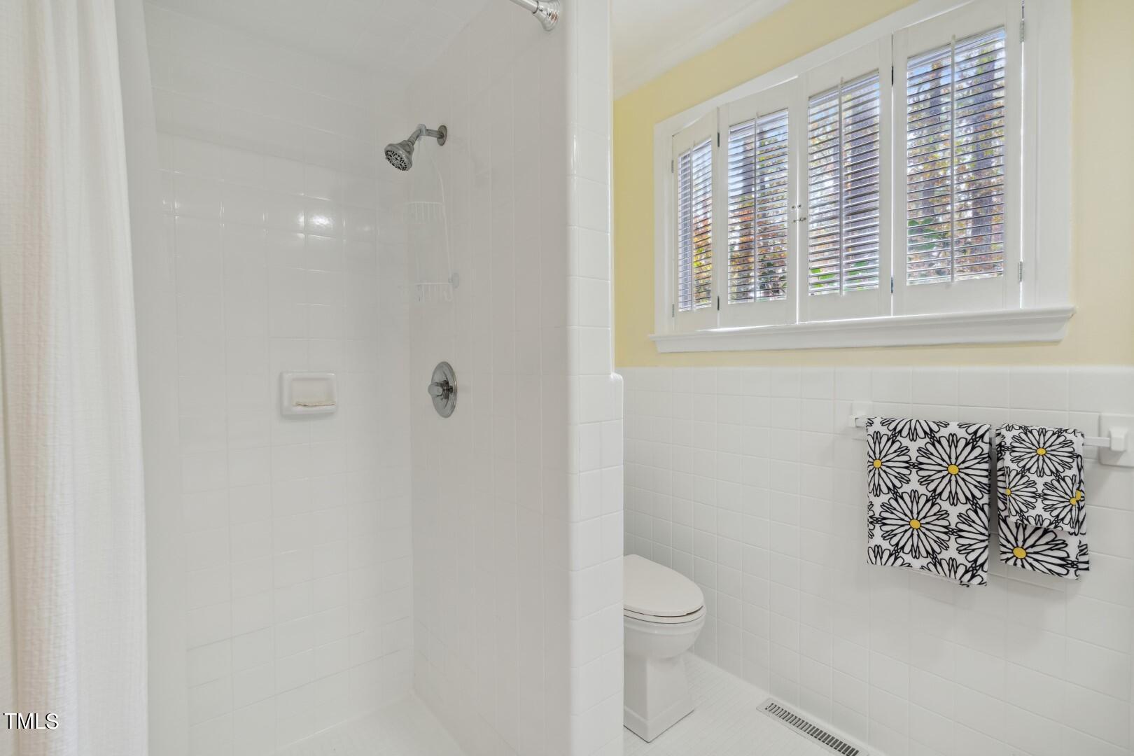 3120 Tanager Street Raleigh, NC 27606 - Photo 27 of 70 a bathroom with a toilet and a shower