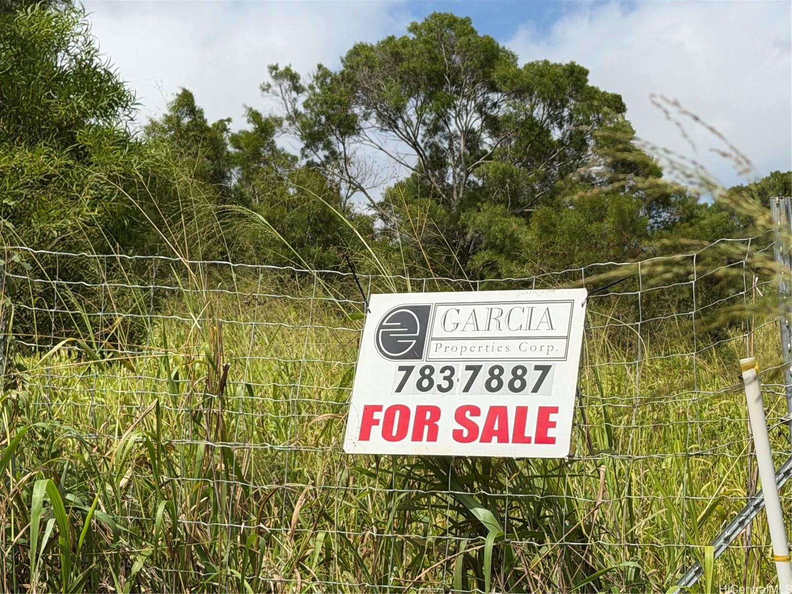 94-1100 Kunia Road, Unit 99C2 3 Waipahu, HI 96797 - Photo 2 of 6 a sign that is sitting on a brick wall