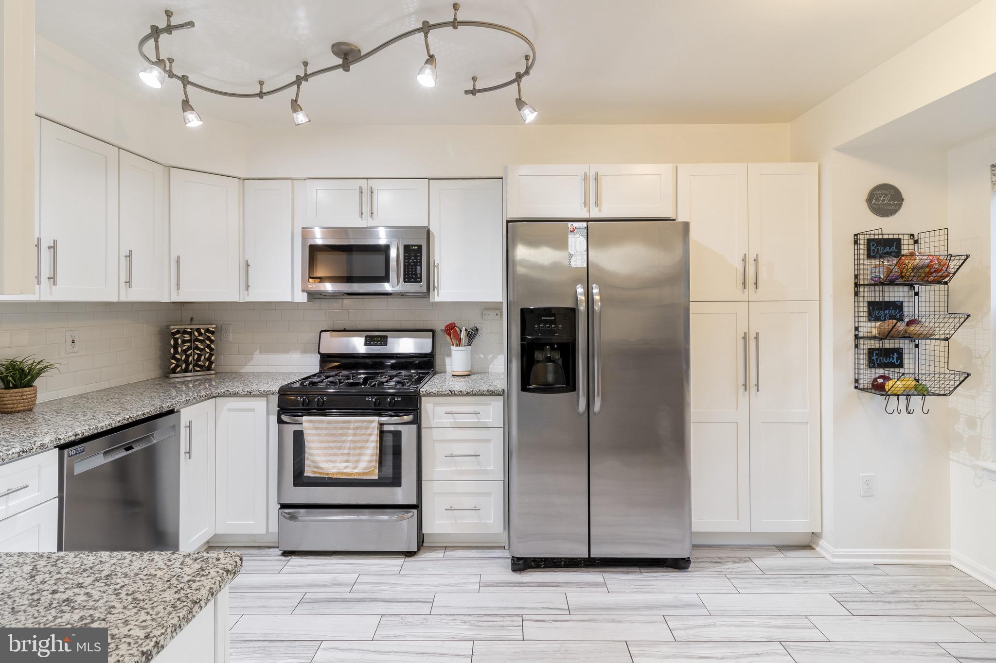 204 Windy Ridge Court Pasadena, MD 21122 - Photo 12 of 40 Kitchen w/ Granite Countertops