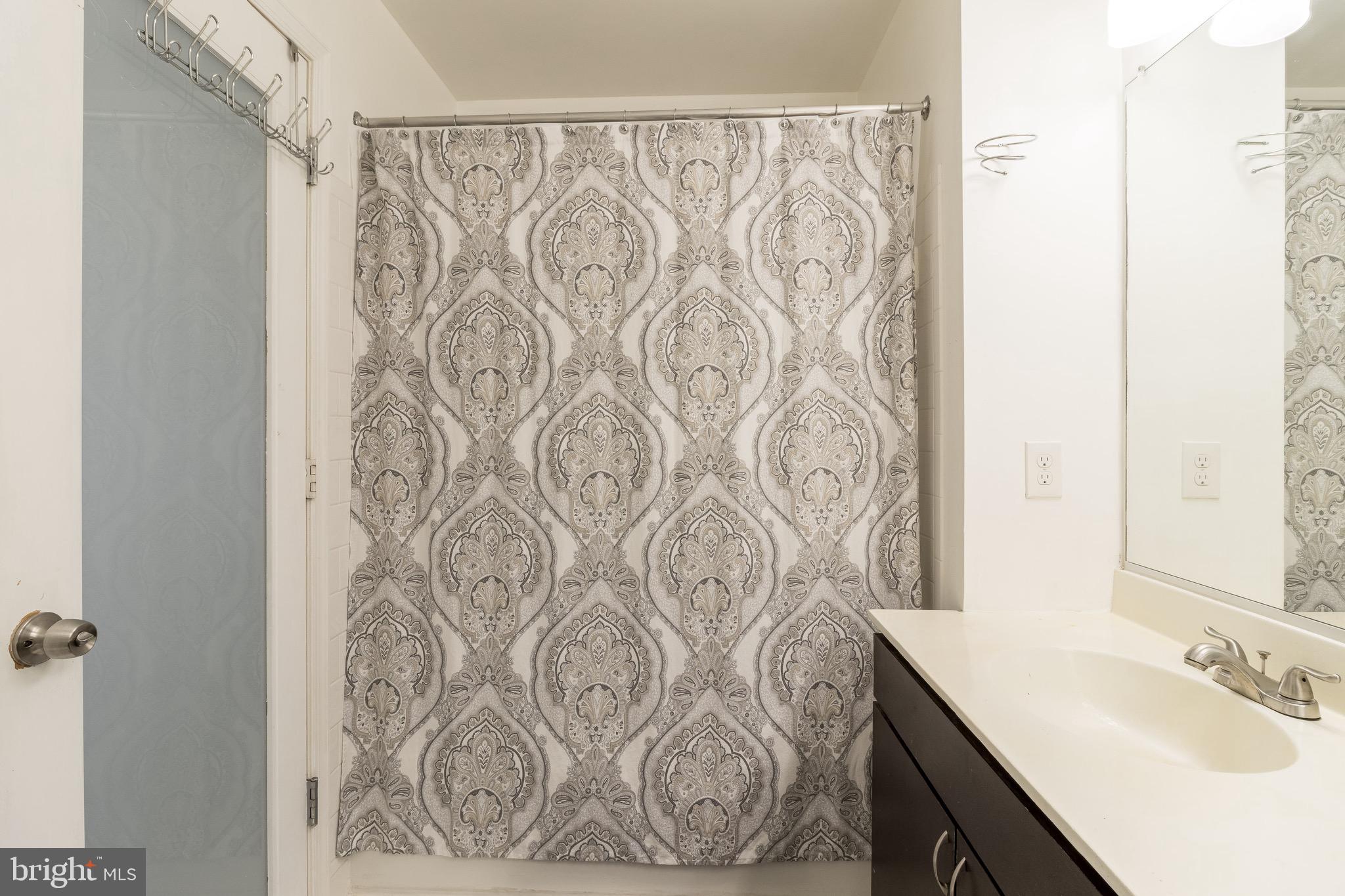 204 Windy Ridge Court Pasadena, MD 21122 - Photo 20 of 40 Primary Bathroom