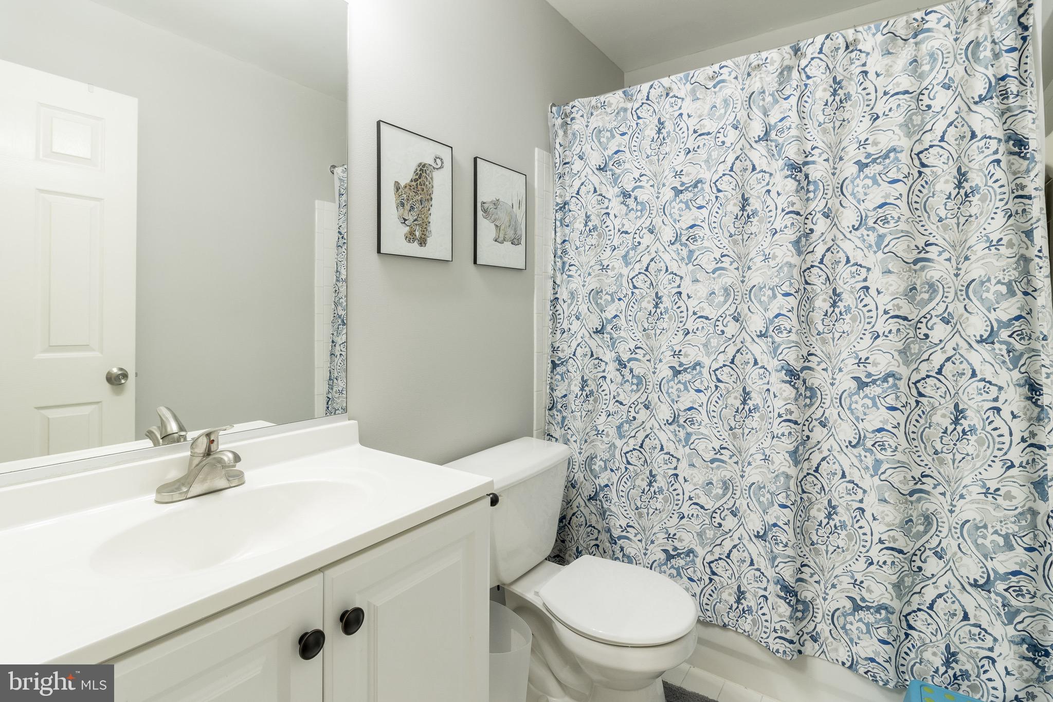 204 Windy Ridge Court Pasadena, MD 21122 - Photo 26 of 40 Shared Hall Bathroom