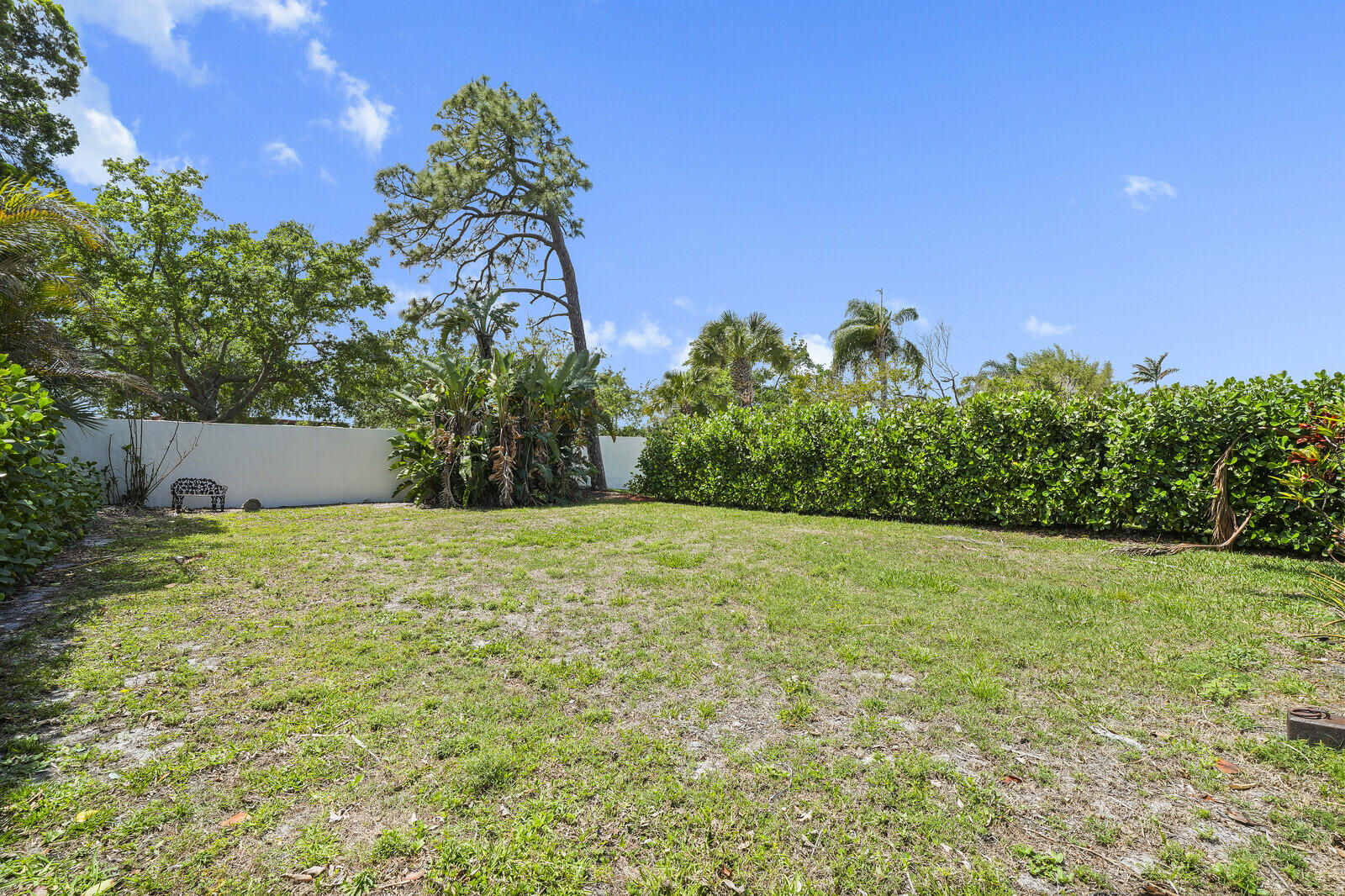 3922 Southeast Fairway West Stuart, FL 34997 - Photo 33 of 44 large back yard