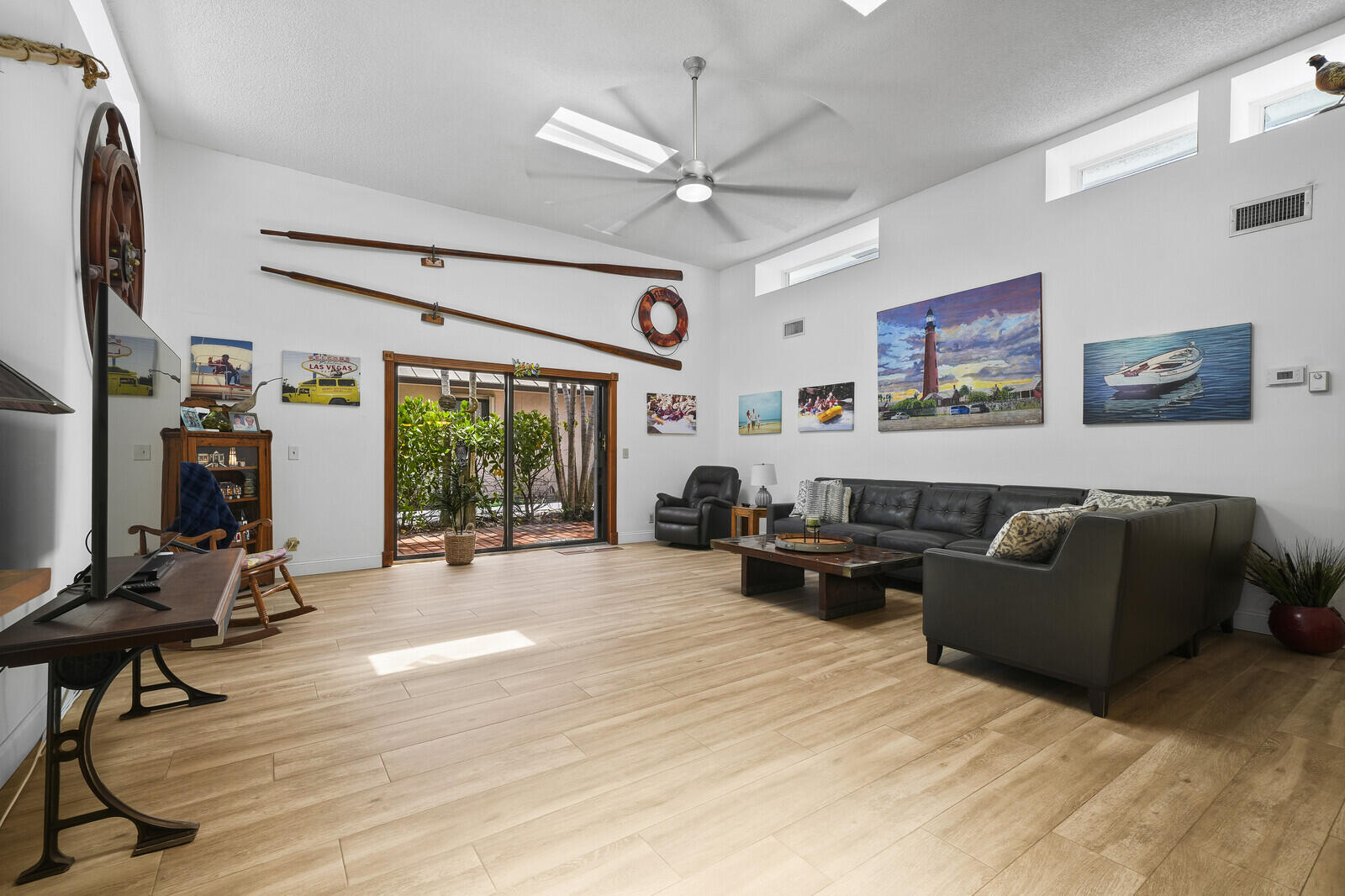 3922 Southeast Fairway West Stuart, FL 34997 - Photo 5 of 44 living room