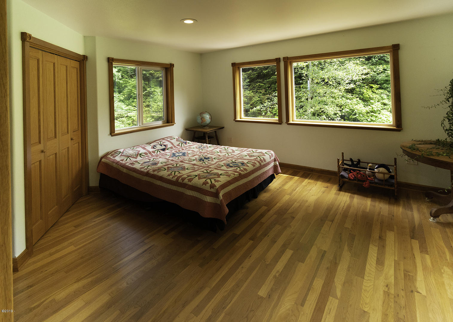 122 Reeves Circle Yachats, OR 97498 - Photo 21 of 40 2nd Floor BR