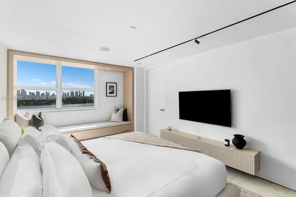 $20,000 | 650 West Avenue, Unit 1203/1205, Miami Beach, FL 33139