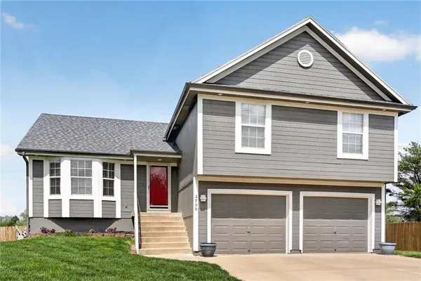 $350,000 | 2700 Southeast Jonathon Avenue, Lee's Summit, MO 64063