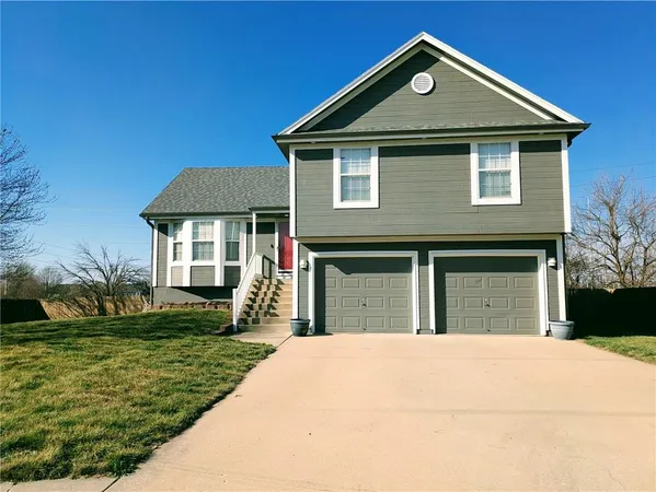$350,000 | 2700 Southeast Jonathon Avenue, Lee's Summit, MO 64063