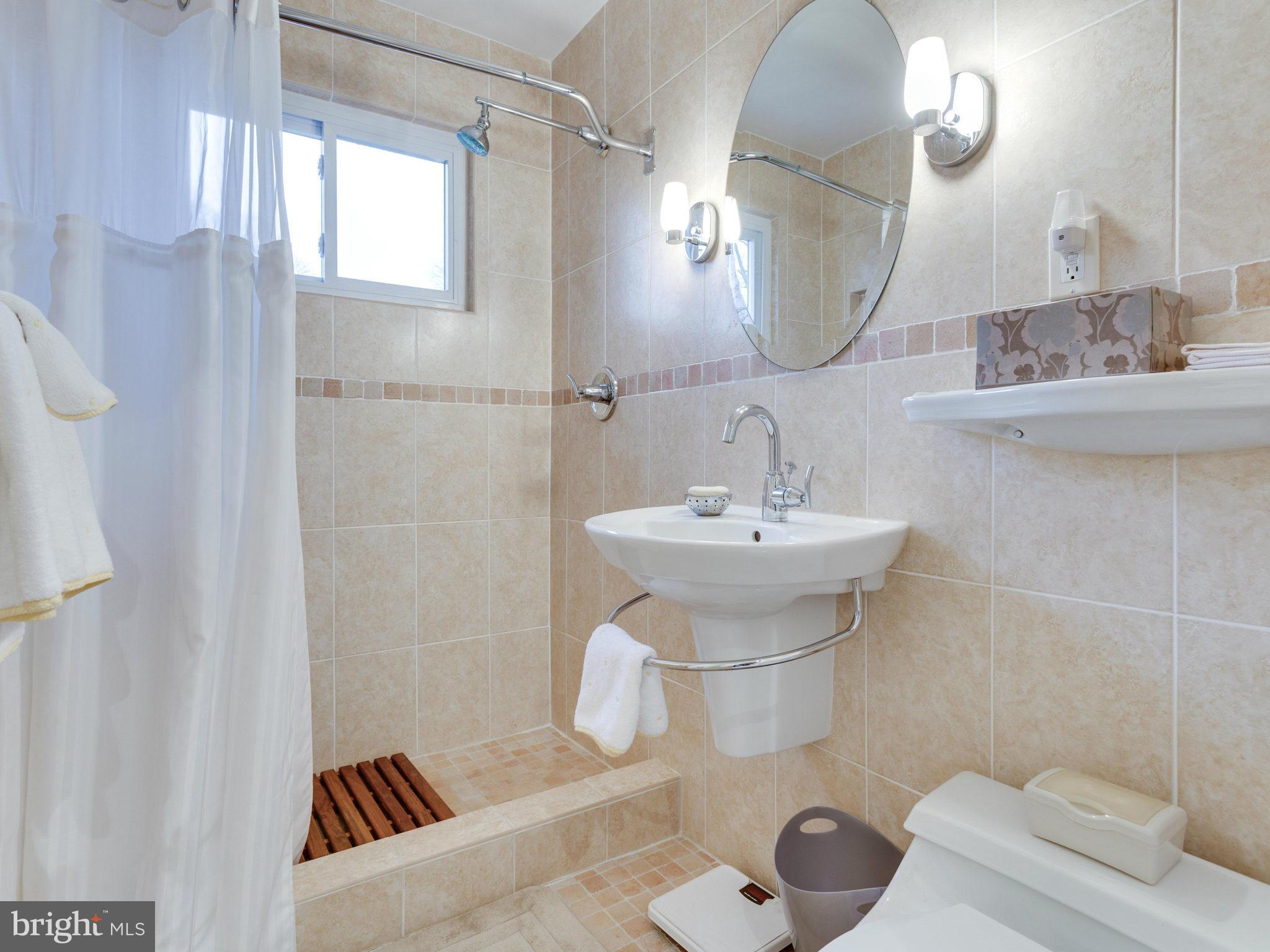 1924 Marthas Road Alexandria, VA 22307 - Photo 14 of 30 Bath