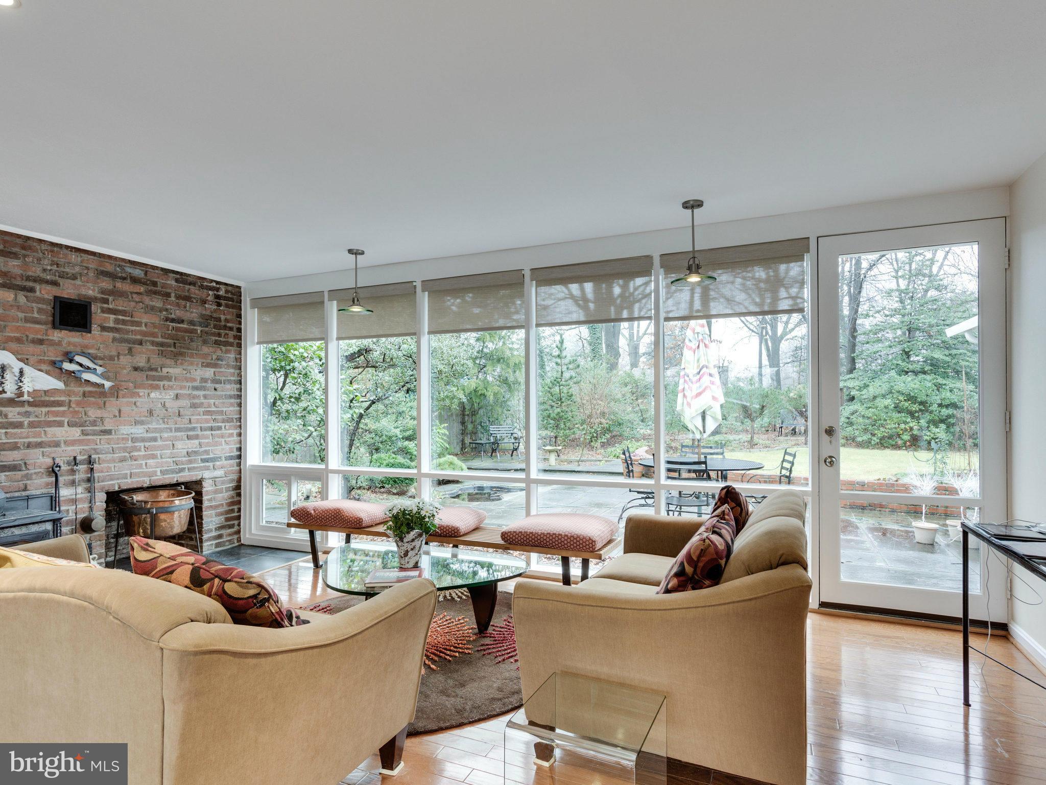 1924 Marthas Road Alexandria, VA 22307 - Photo 3 of 30 Living Room