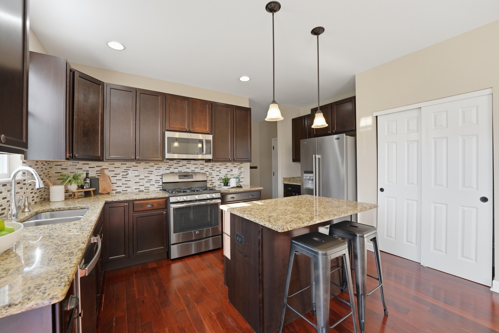 5742 Oak Ridge Way Lisle, IL 60532 - Photo 9 of 46 Gallery Image 9