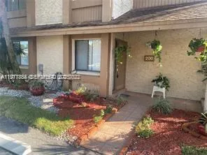 $2,600 | 200 Wimbledon Lakes Drive, Unit 200, Plantation, FL 33324