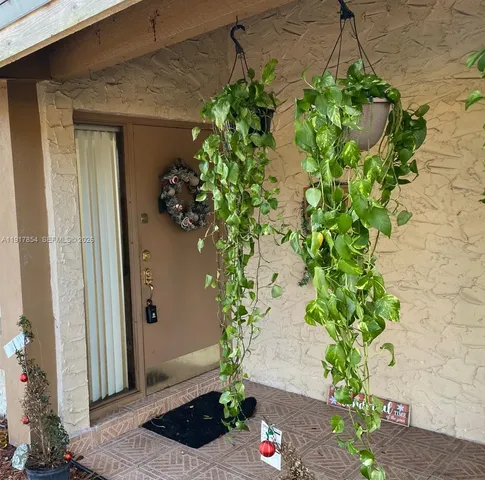 $2,425 | 200 Wimbledon Lakes Drive, Unit 200, Plantation, FL 33324