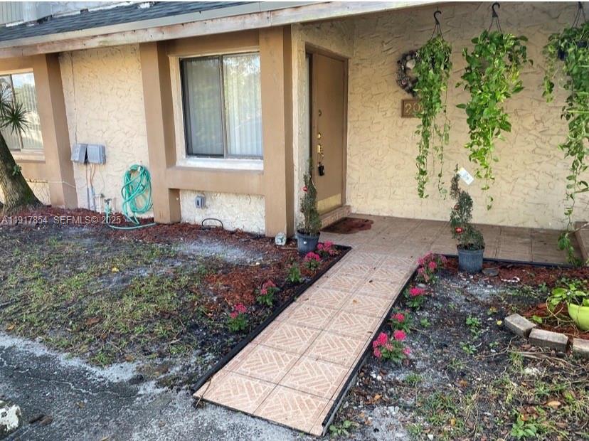 200 Wimbledon Lakes Drive, Unit 200 Plantation, FL 33324 - Photo 2 of 16