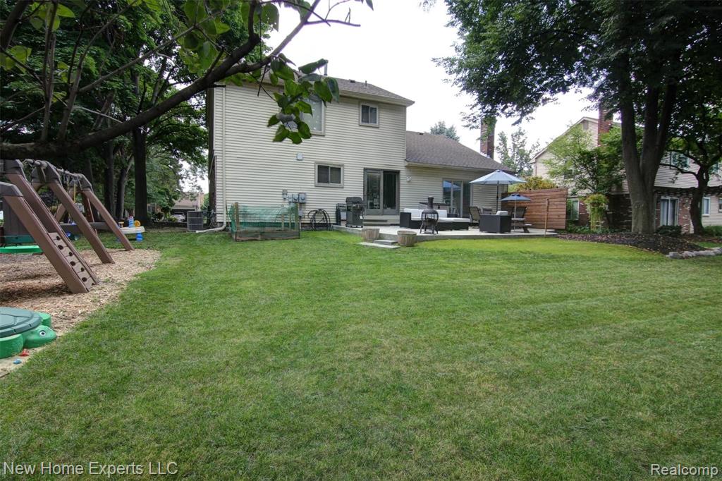 21995 Clover Lane Novi, MI 48375 - Photo 29 of 35