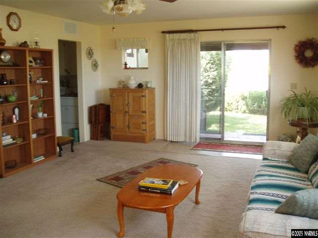 4768 Hiatt Loop Fallon, NV 89406 - Photo 5 of 9 a living room with furniture and a window