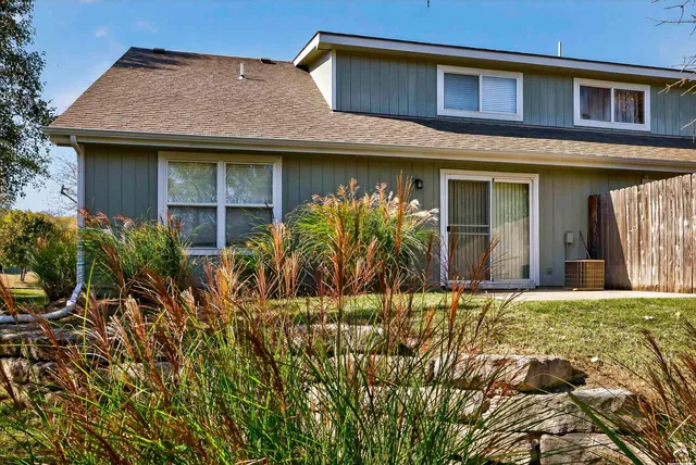 $275,000 | 826 North Field Stone Drive, Lawrence, KS 66049