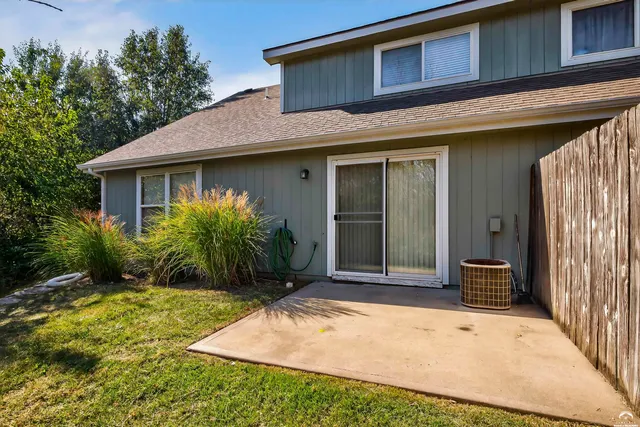 $275,000 | 826 North Field Stone Drive, Lawrence, KS 66049