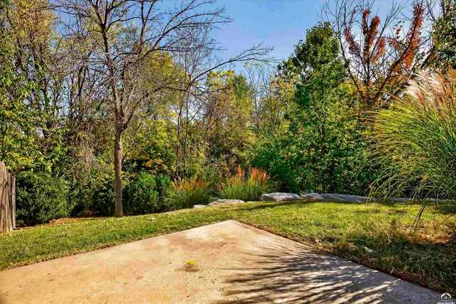 $275,000 | 826 North Field Stone Drive, Lawrence, KS 66049