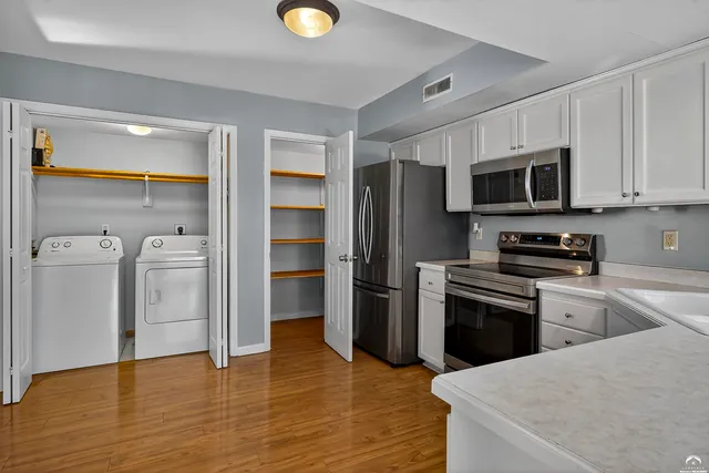 $275,000 | 826 North Field Stone Drive, Lawrence, KS 66049