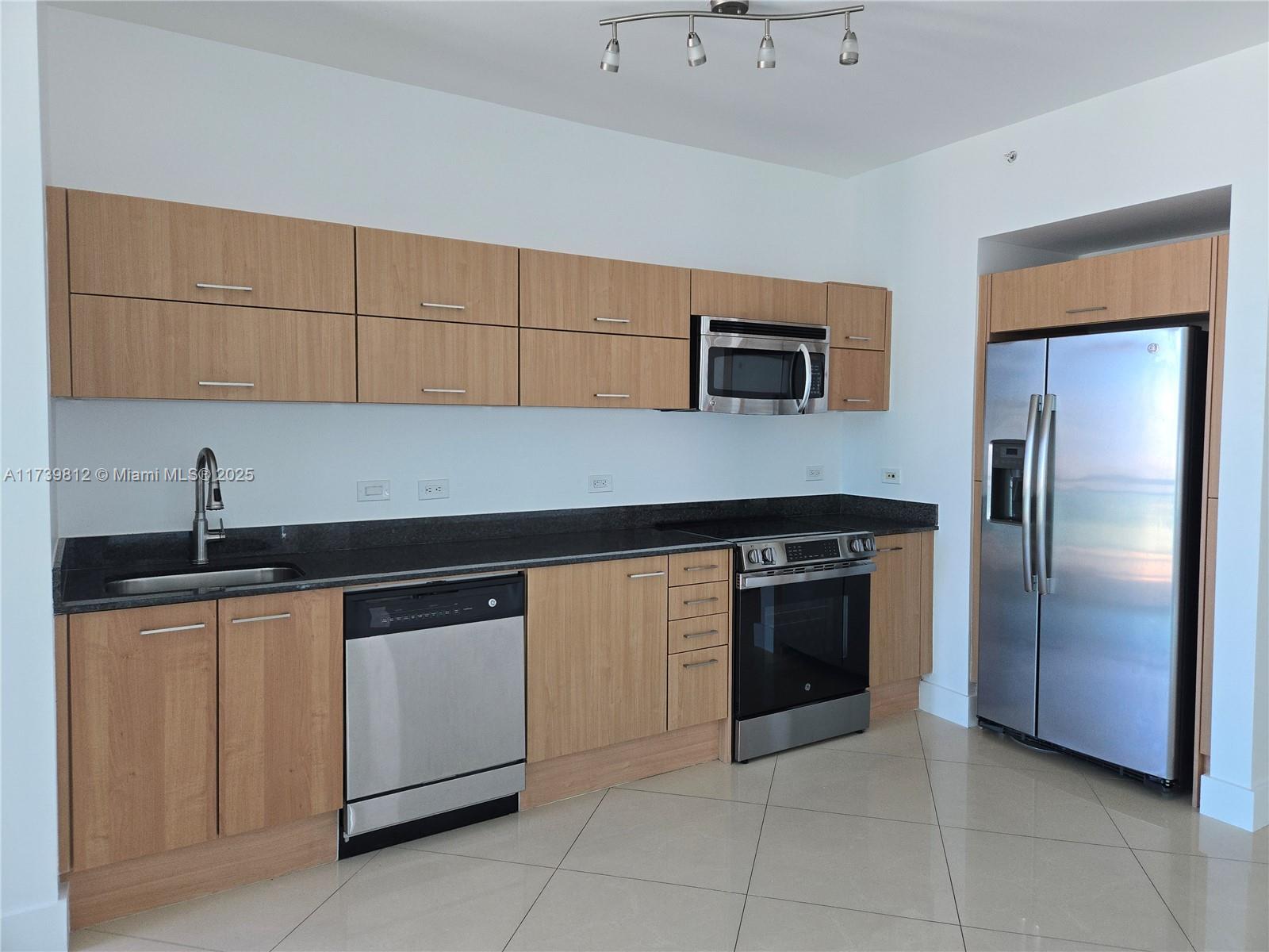 Wind Condominiums Miami, FL 33130 - Photo 4 of 13