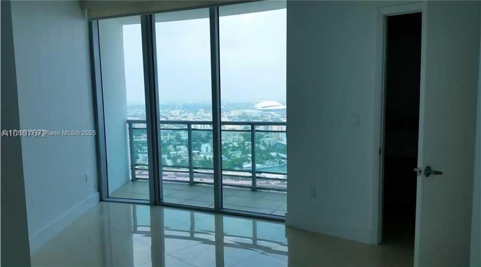 Wind Condominiums Miami, FL 33130 - Photo 7 of 13