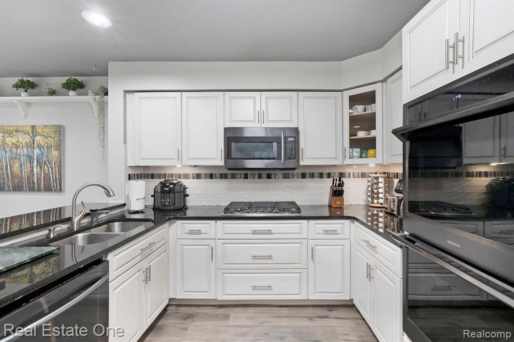 7363 Bridge Way West Bloomfield, MI 48322 - Photo 11 of 51 Gallery Image 11