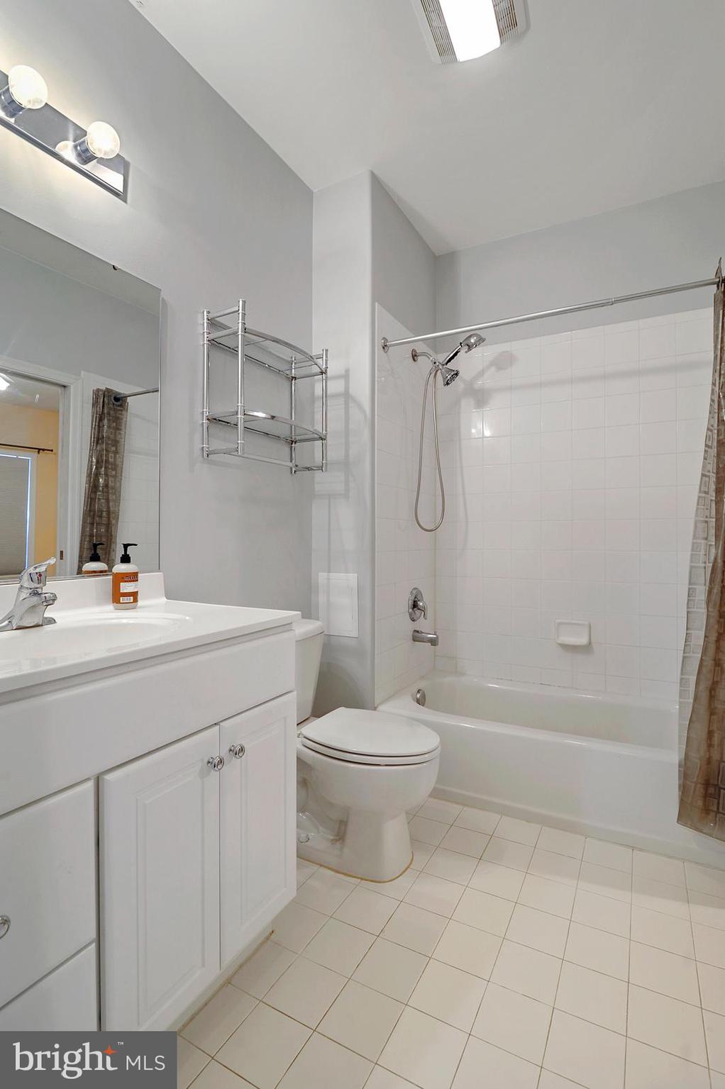 17432 Slipper Shell Way, Unit 18 Lewes, DE 19958 - Photo 28 of 32 Main Hall Bath