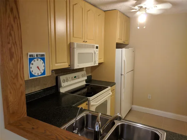 $1,750 | 1250 Northeast 125th Street, Unit 312C, North Miami, FL 33161