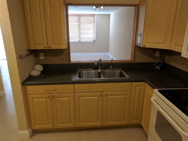 $1,750 | 1250 Northeast 125th Street, Unit 312C, North Miami, FL 33161