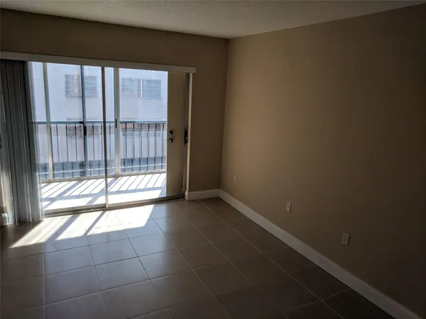 $1,750 | 1250 Northeast 125th Street, Unit 312C, North Miami, FL 33161
