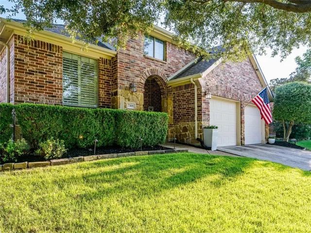 a view of a house with a yard and plants