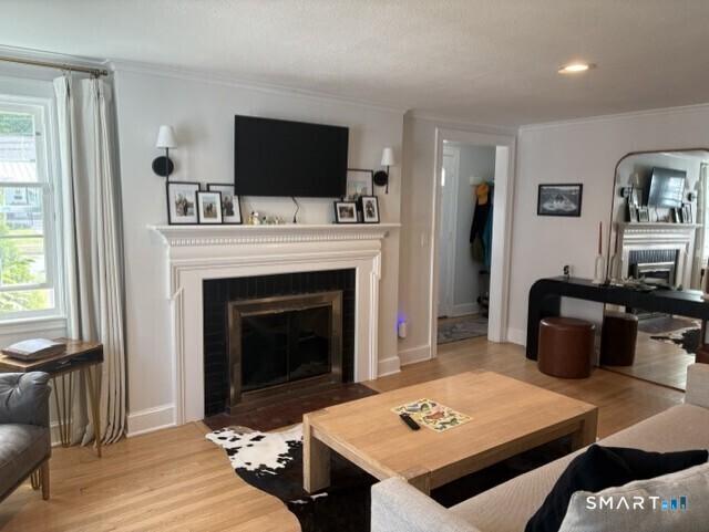 43 Farnham Road West Hartford, CT 06119 - Photo 3 of 24