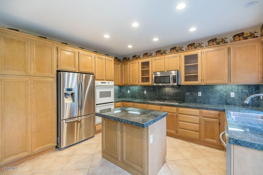 186 Park Hill Road Simi Valley, CA 93065 - Photo 2 of 26 186 Park Hill Rd-7