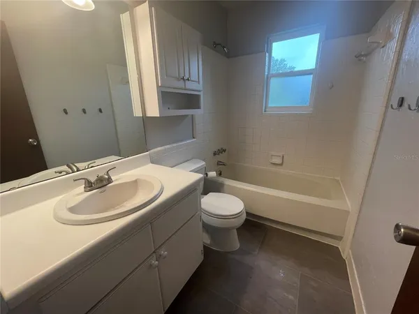 $2,100 | 2716 Northwest 68th Avenue, Gainesville, FL 32653