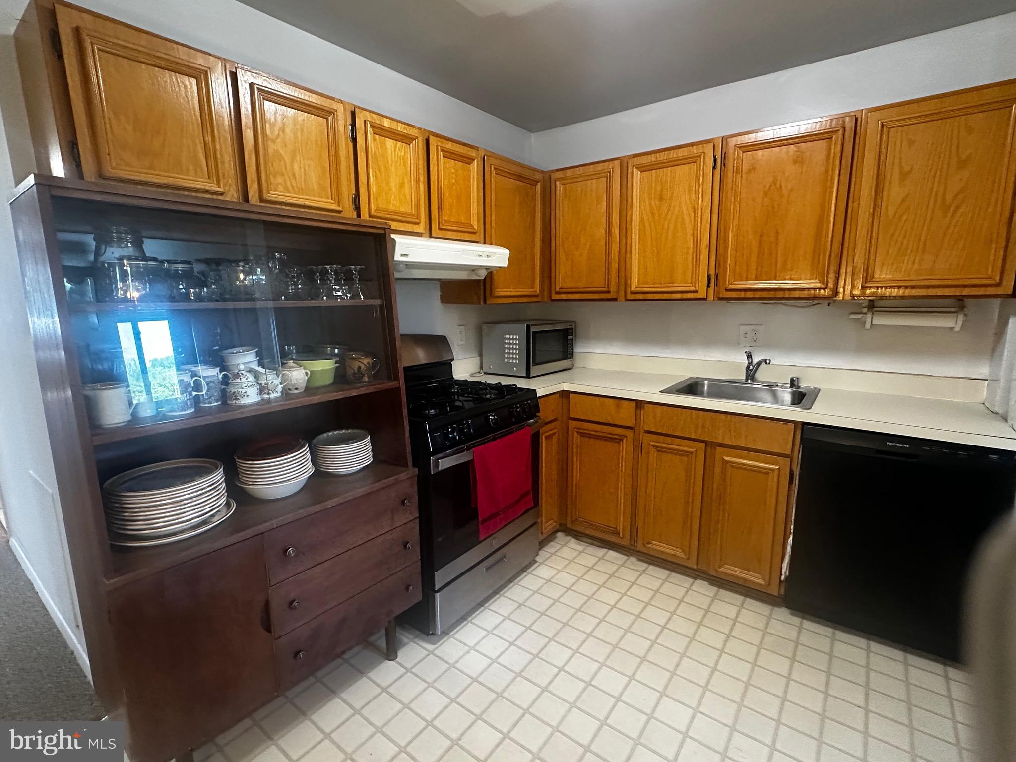 9926 Walker House Road, Unit 99263 Gaithersburg, MD 20886 - Photo 2 of 24 Functional kitchen