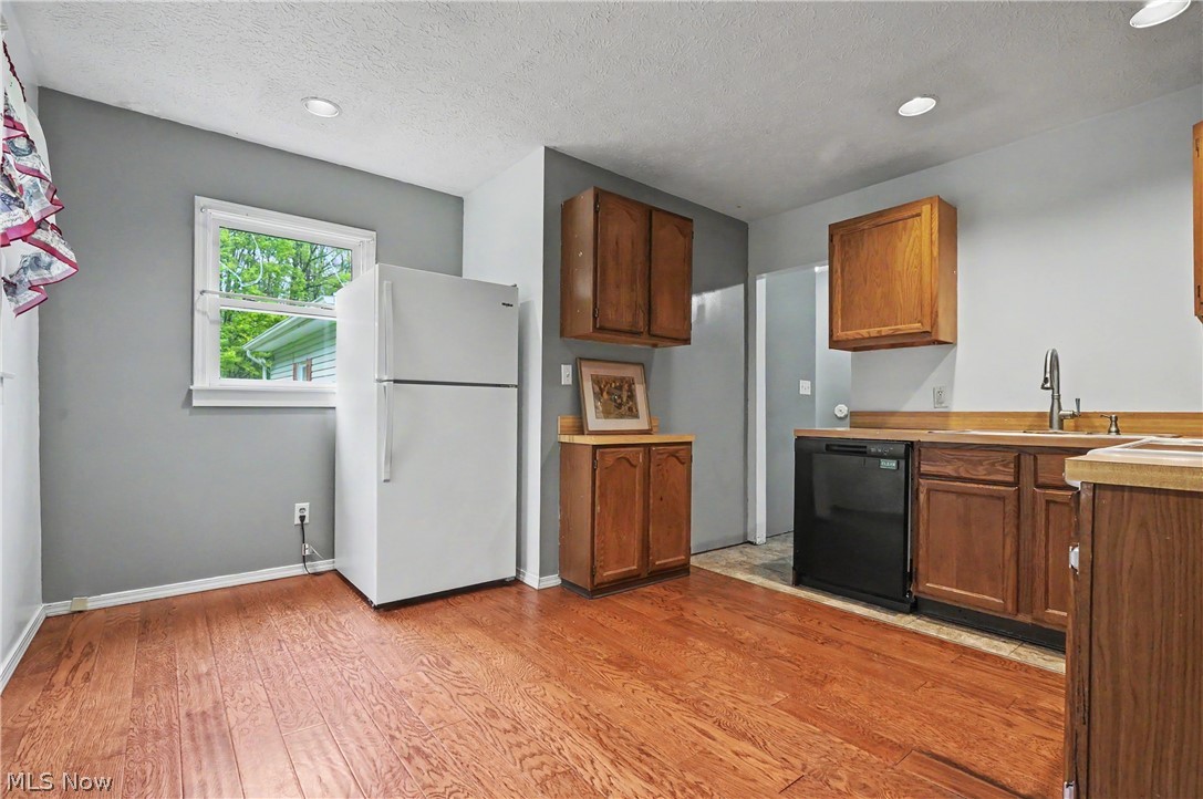 955 East Howe Road Kent, OH 44240 - Photo 9 of 41