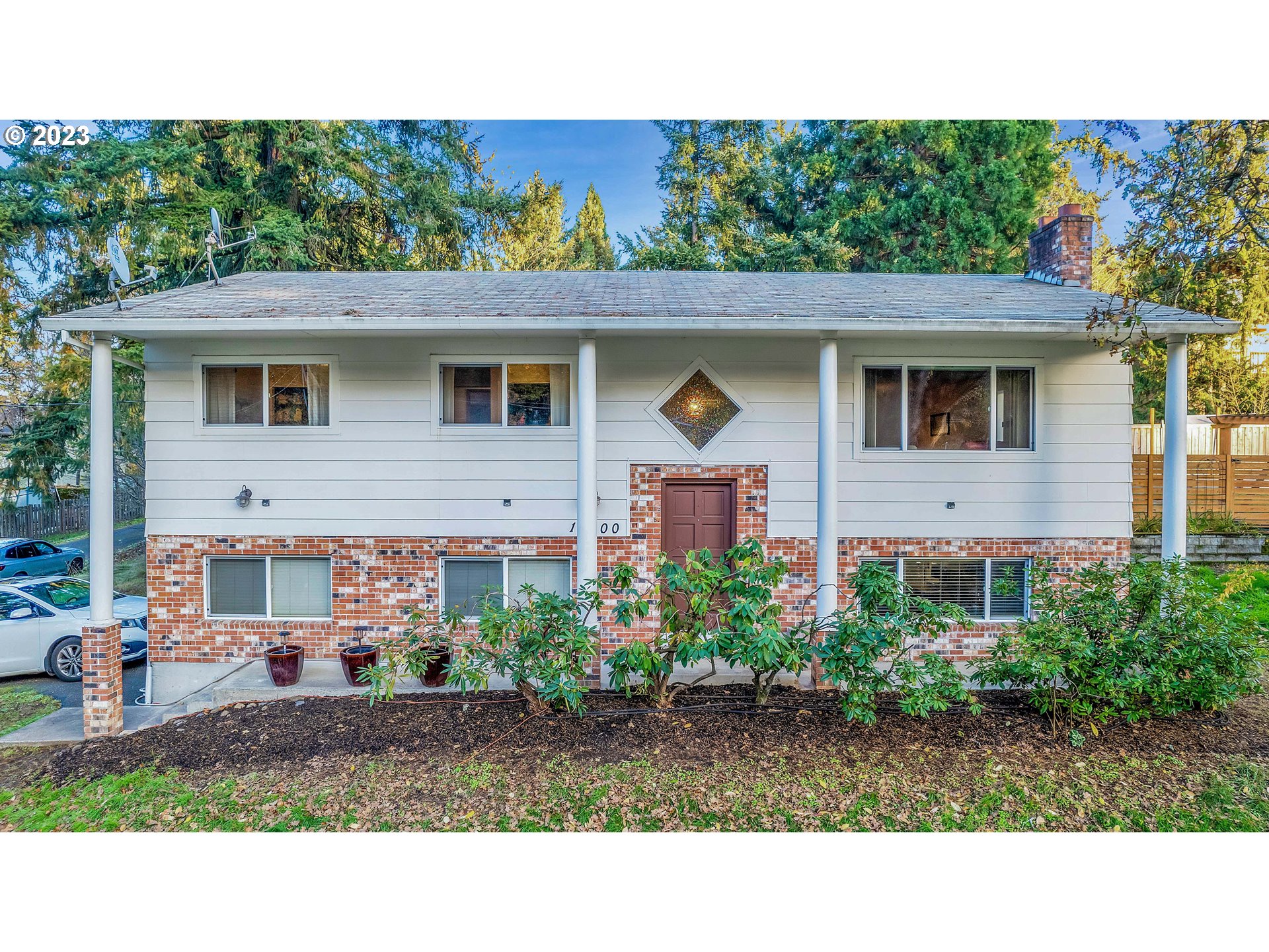 16900 Webster Road Gladstone, OR 97027 - Photo 1 of 41 Gallery Image 1