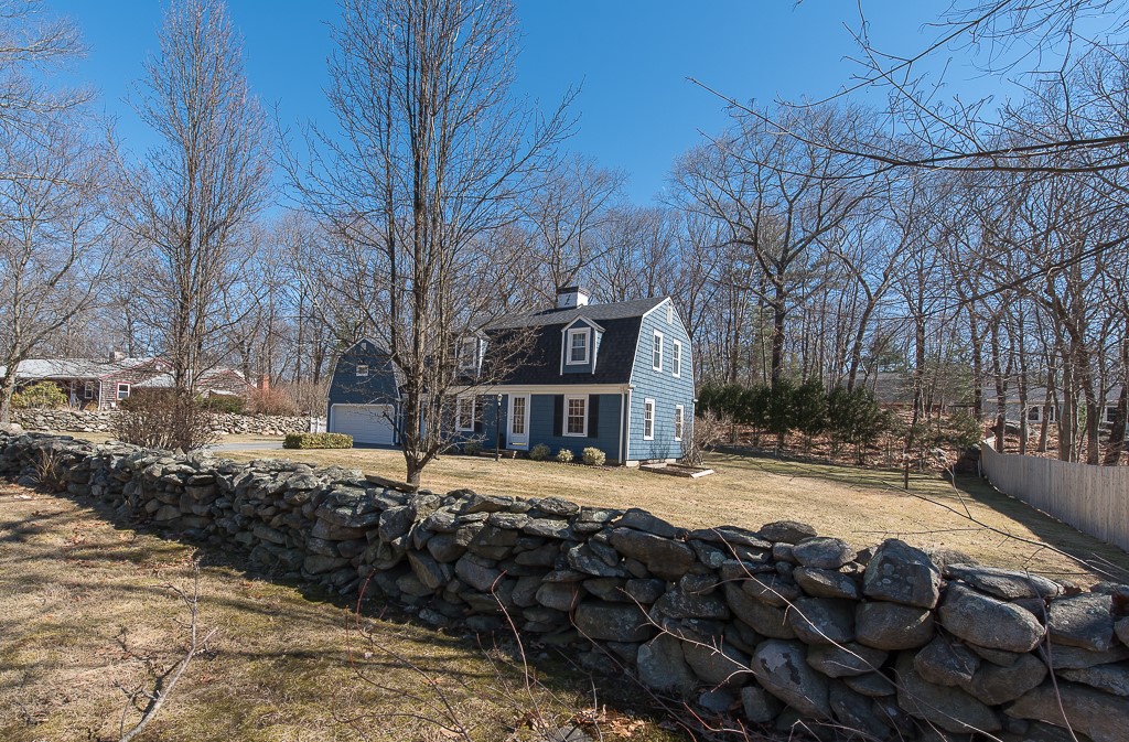 18 Angell Road Lincoln, RI 02865 - Photo 3 of 37 Gallery Image 3