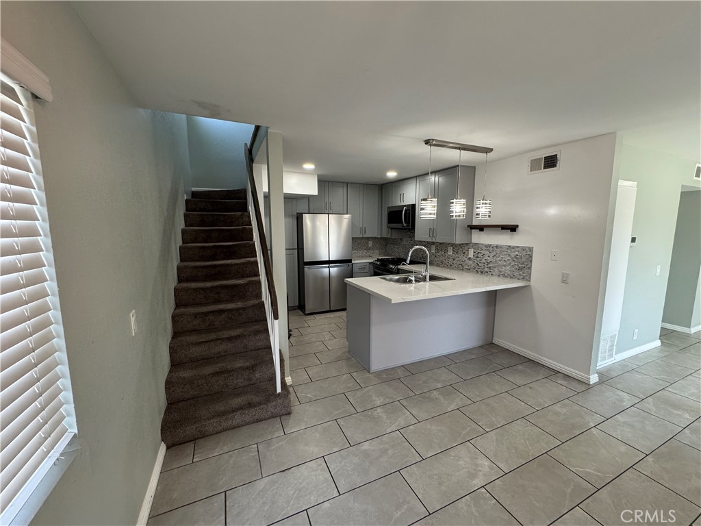 810 West Lambert Road La Habra, CA 90631 - Photo 5 of 31