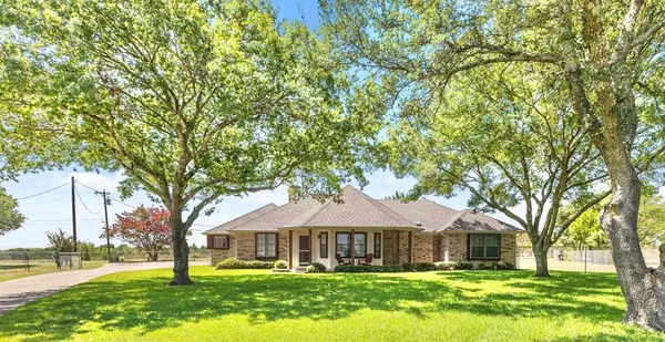 $349,999 | 740 Squire Place, Red Oak, TX 75154