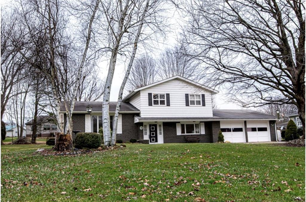 805 Robertson Road Hermitage, PA 16148 - Photo 2 of 24 Gallery Image 2