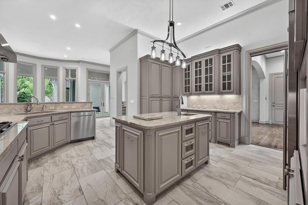 14819 Bellbrook Drive Addison, TX 75254 - Photo 8 of 25